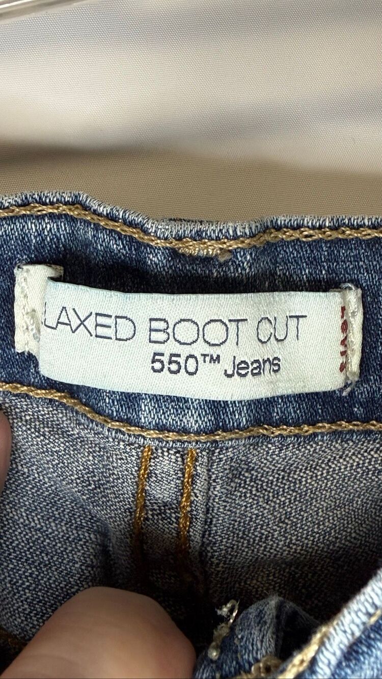 Levi’s relaxed boot cut 550 Jean women size 16 medium - has been hemmed - Picture 6 of 11